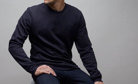 Tesla-logollinen collegepusero
